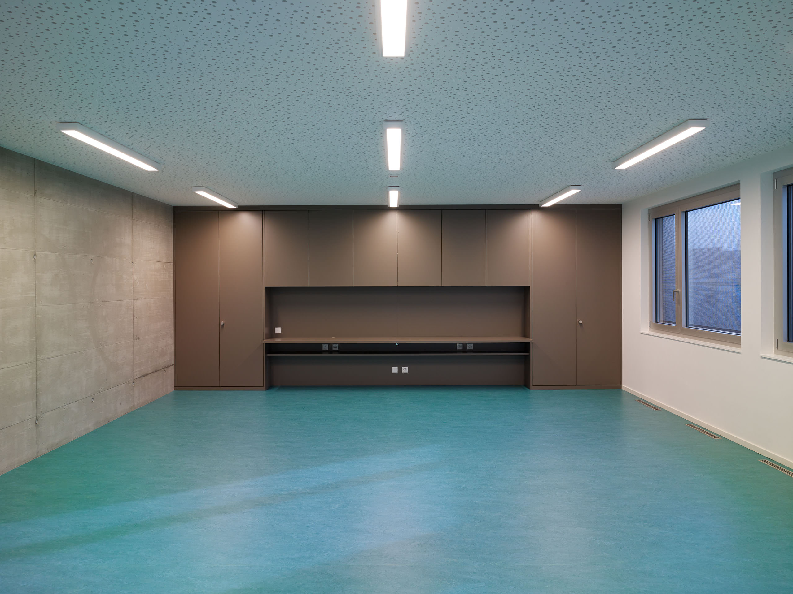 E12401 ALPA 036281 j2560